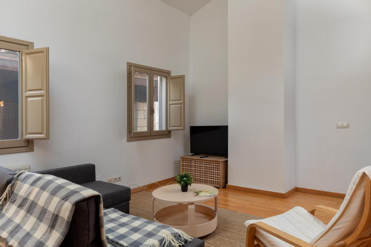 Flateli Cort Reial 7 Apartment Girona Bagian luar foto