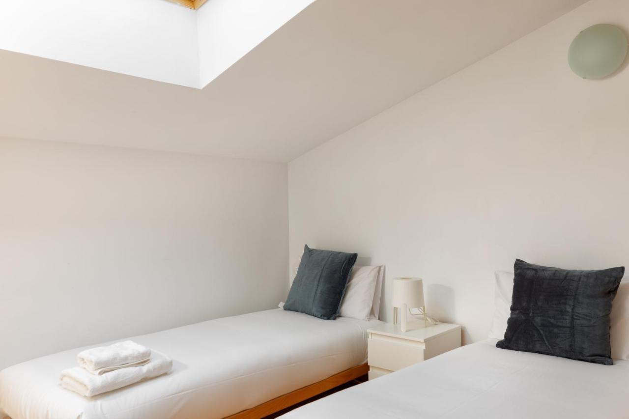 Flateli Cort Reial 7 Apartment Girona Bagian luar foto